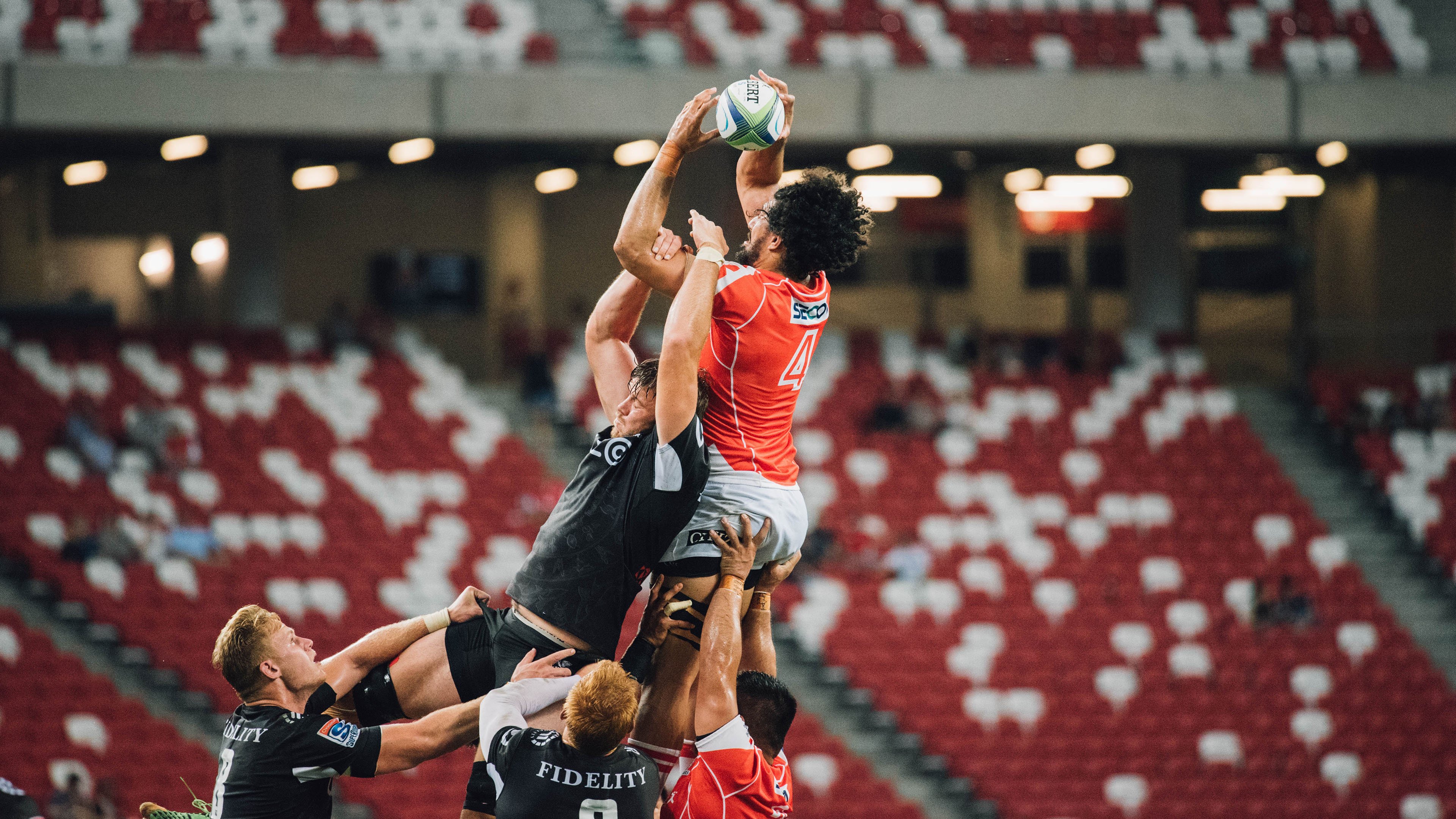 球迷文化盛行,创意横幅点亮赛场,球队宣传文案